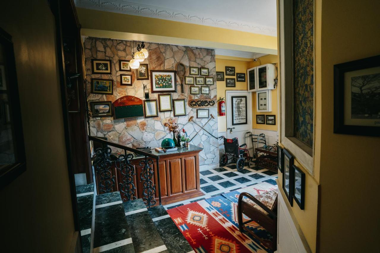 Rock Cliff Home Stay Shillong Esterno foto