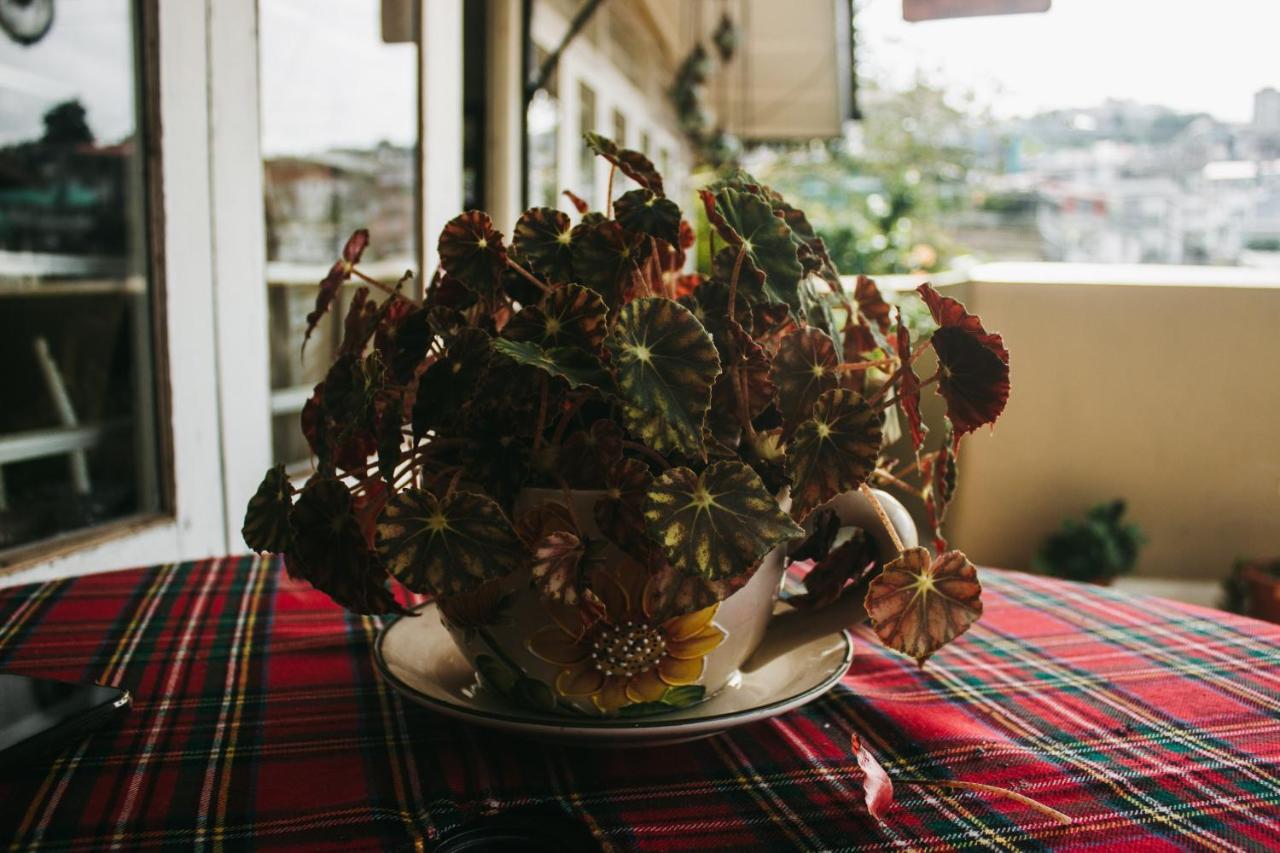 Rock Cliff Home Stay Shillong Esterno foto