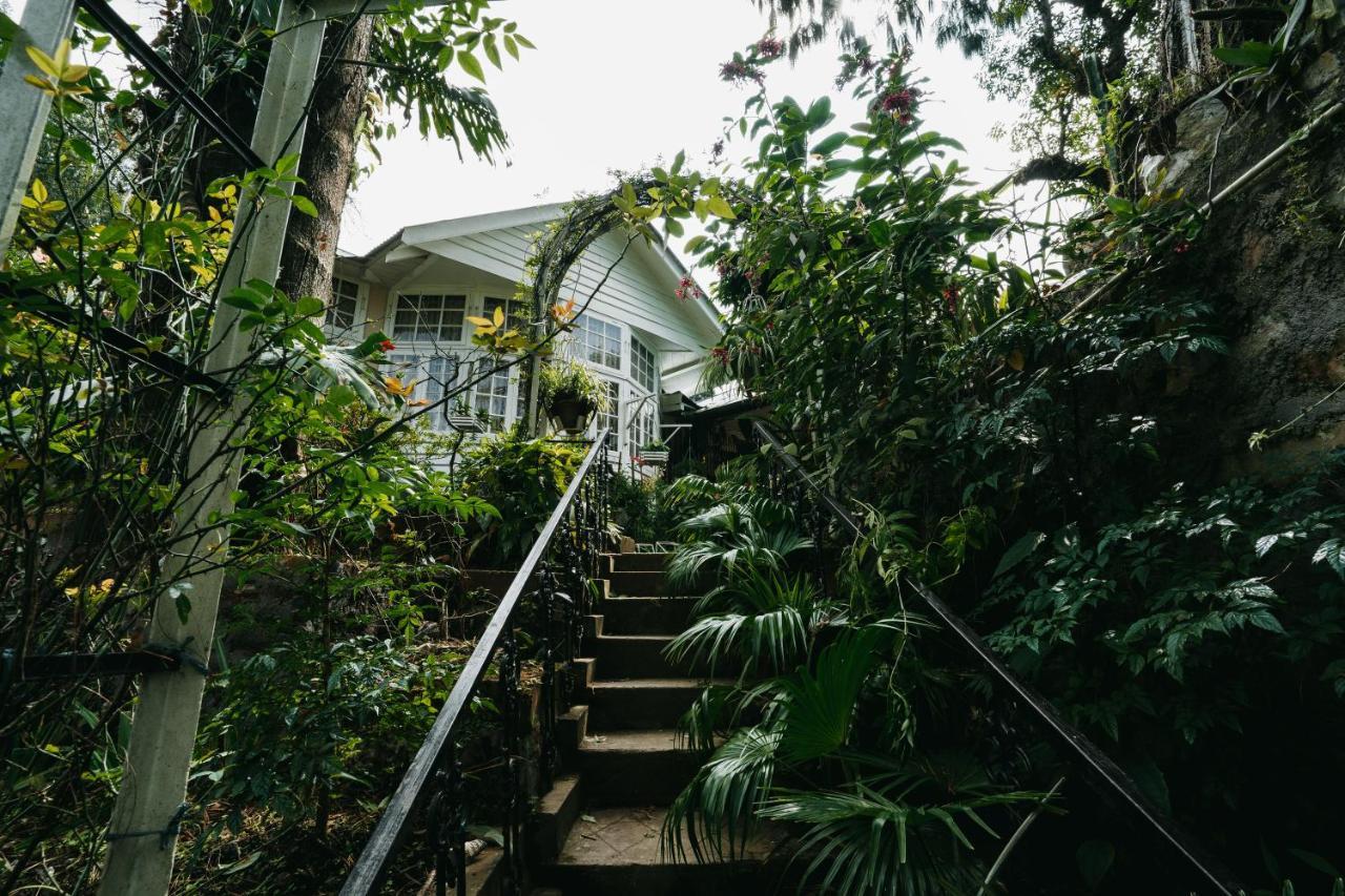 Rock Cliff Home Stay Shillong Esterno foto