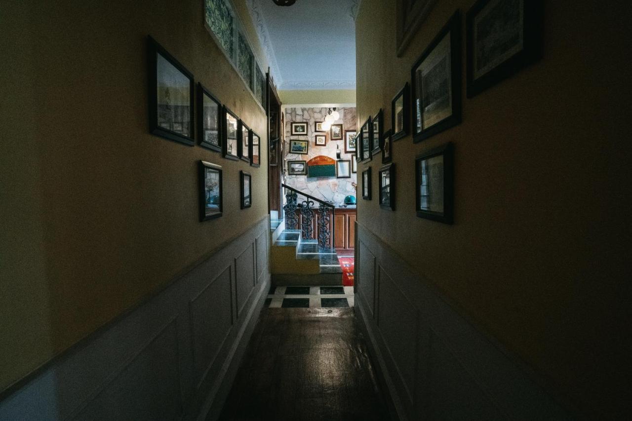Rock Cliff Home Stay Shillong Esterno foto