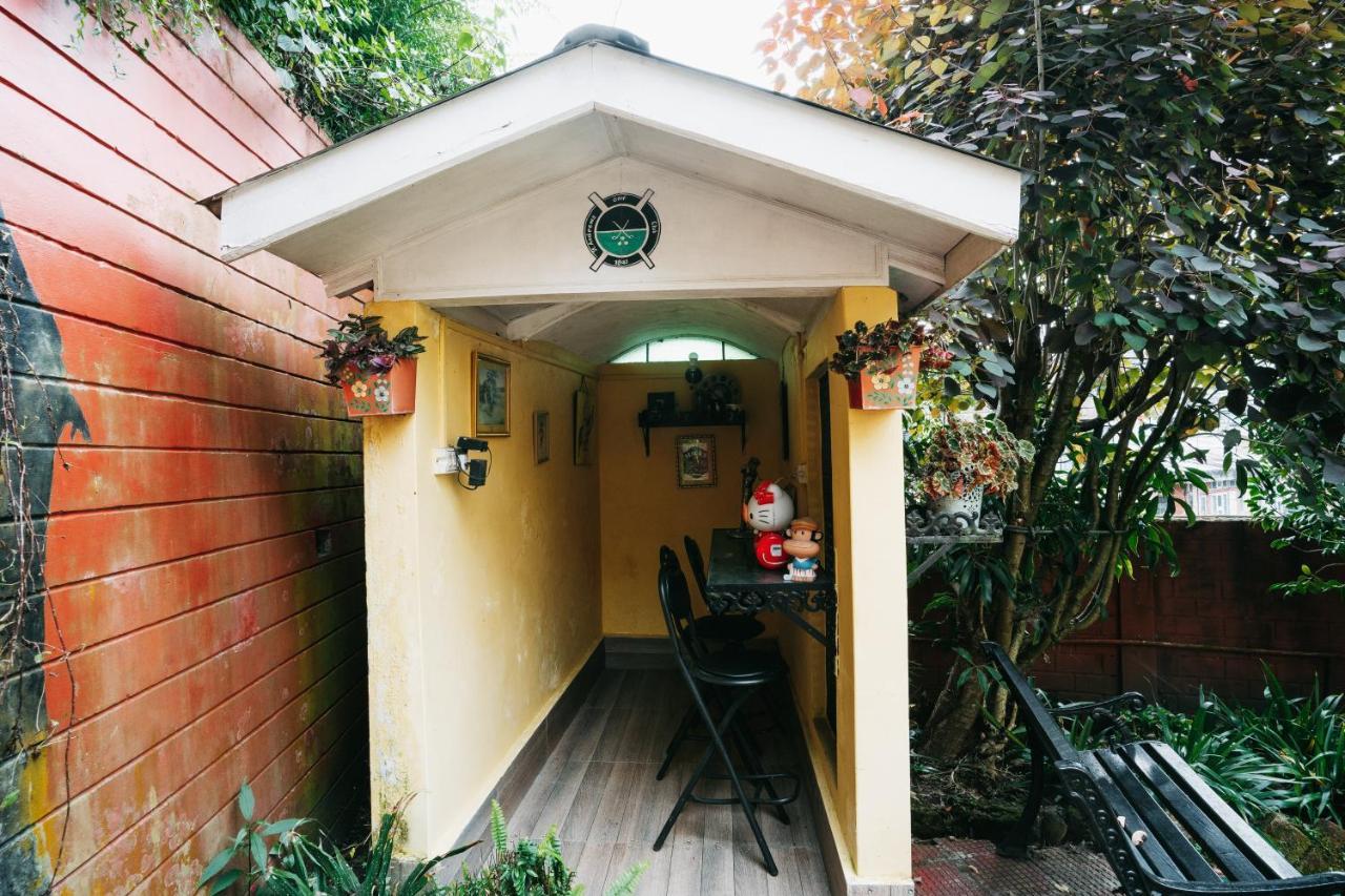 Rock Cliff Home Stay Shillong Esterno foto